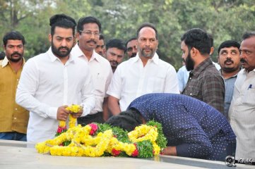 NTR Family Visit to NTR Ghat 2016
